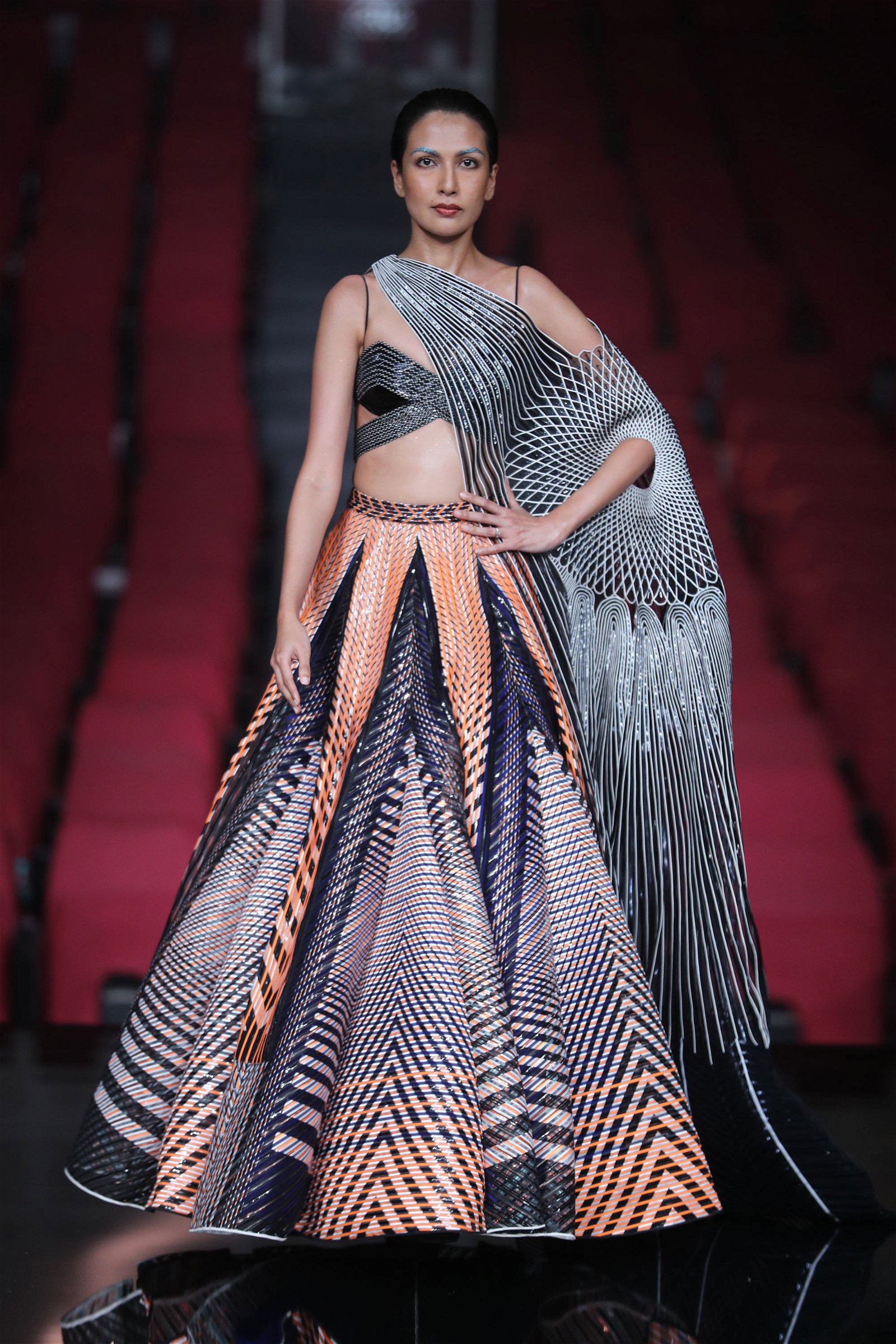 For FICCI FLO, Karisma Kapoor Was The Ultimate Style Diva In This Metallic Amit  Aggarwal Gown